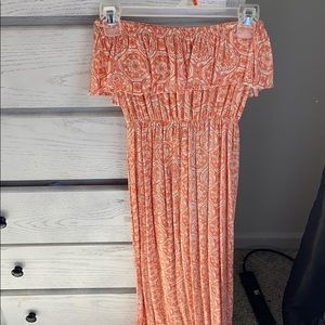 Maxi dress. Tube top style. Floral pattern.